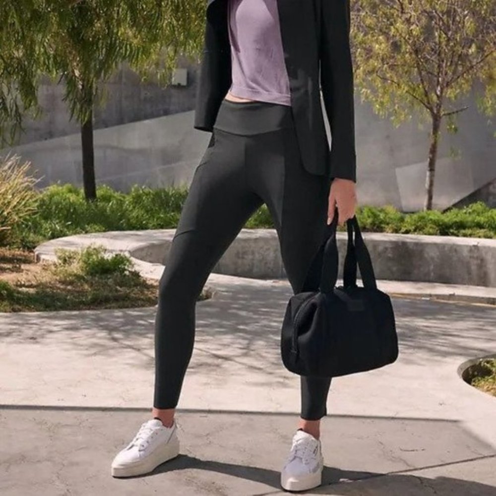 Athleta Stellar City Tights size 6 Black - Picture 5 of 8